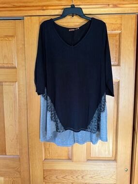 Belldini Black & Gray Lace-Trim V-Neck Tunic